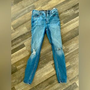 Hollister Jeans size 1s